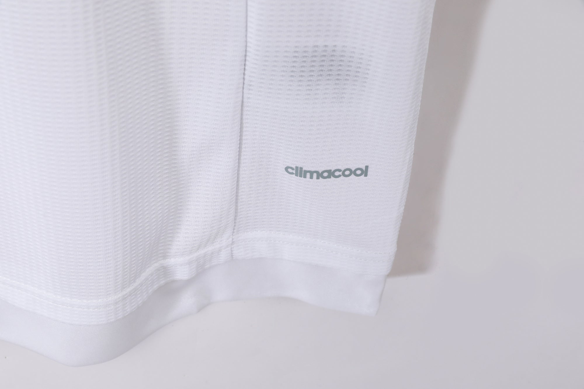 Real Madrid 2015/16 Retro Home Jersey